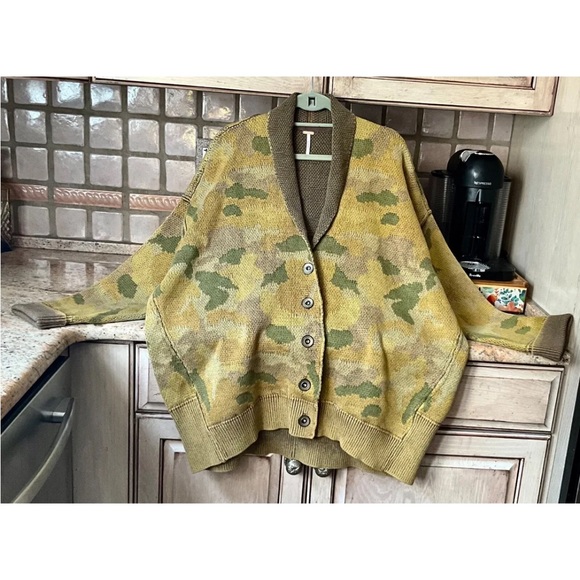 Free People Chamomile Camouflage Pattern Cardi Sweater Oversized Army Combo - Picture 2 of 7